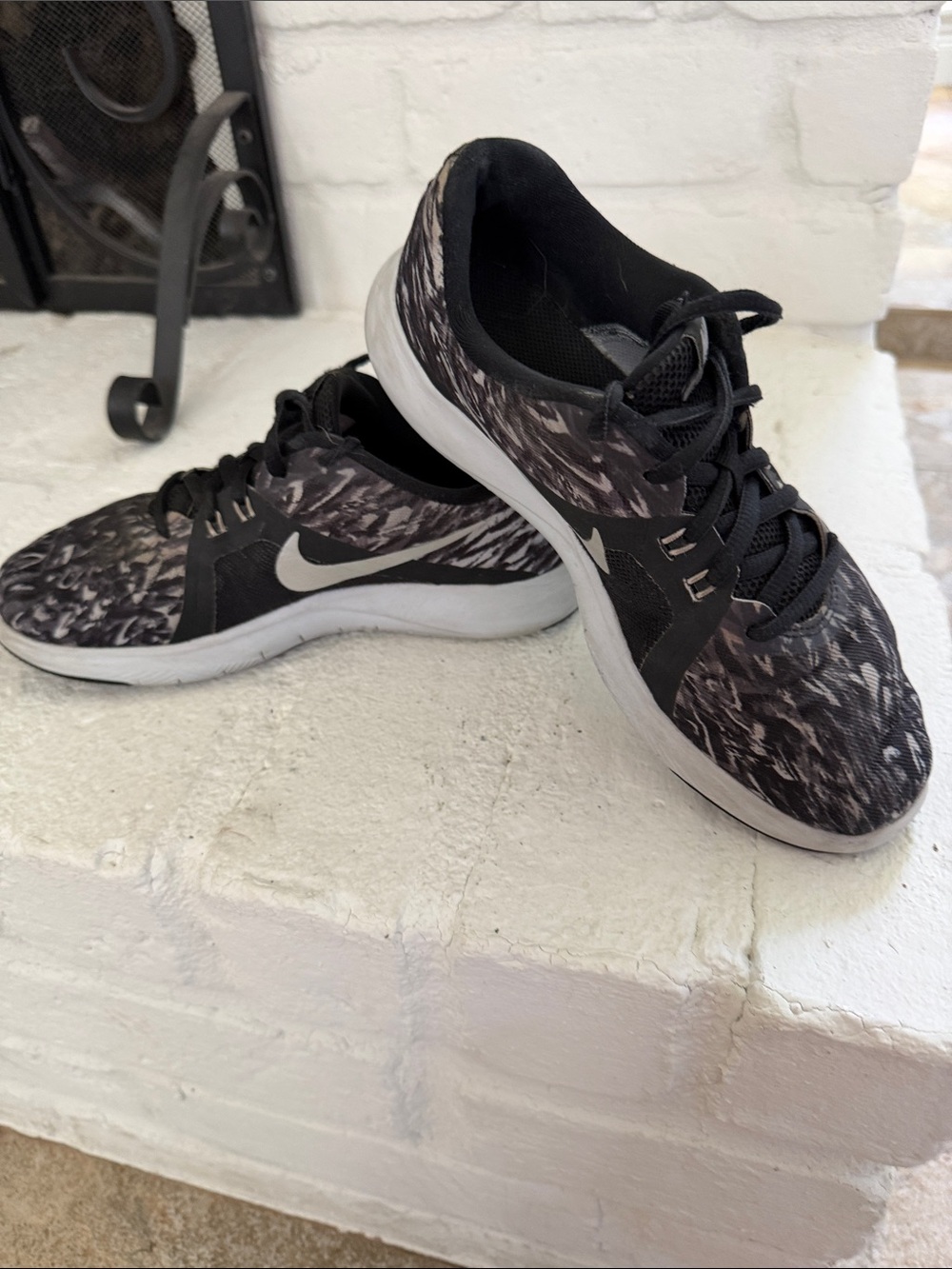 Nike Women's Black & White Patterned Running Shoes